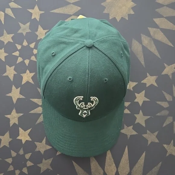 Milwaukee Bucks Hat - Picture 4 of 7